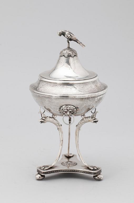 SOCKERSKÅL PÅ FOT, silver, empirestil, K. Anderson, Stockholm 1916. Vikt ca 600 gram.