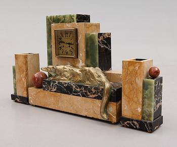 BORDSGARNITYR, 3 delar, marmor och onyx, art déco, 1900-talets första hälft.