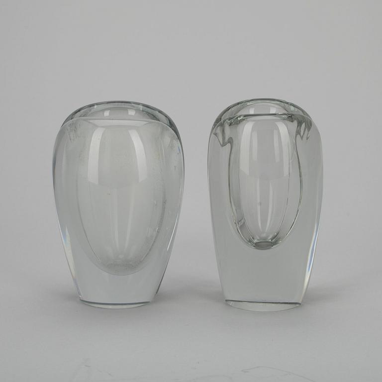 VASER, 2 st, glas, signerade K. Franck Nuutajärvi Notsjö -57 resp. 58.