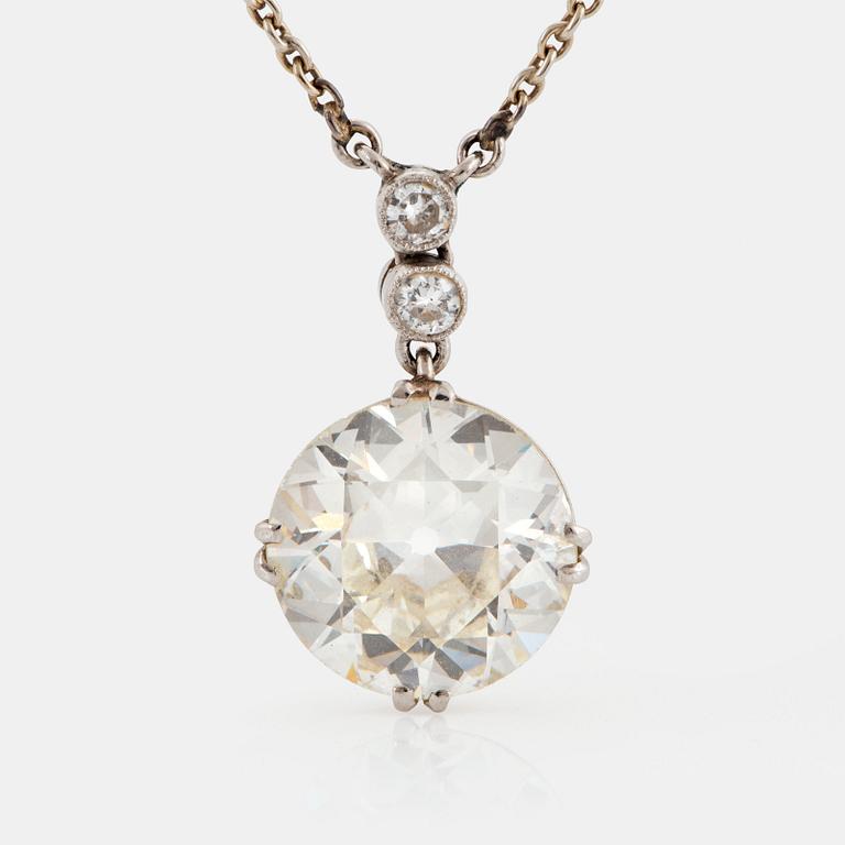 An old-cut diamond pendant.