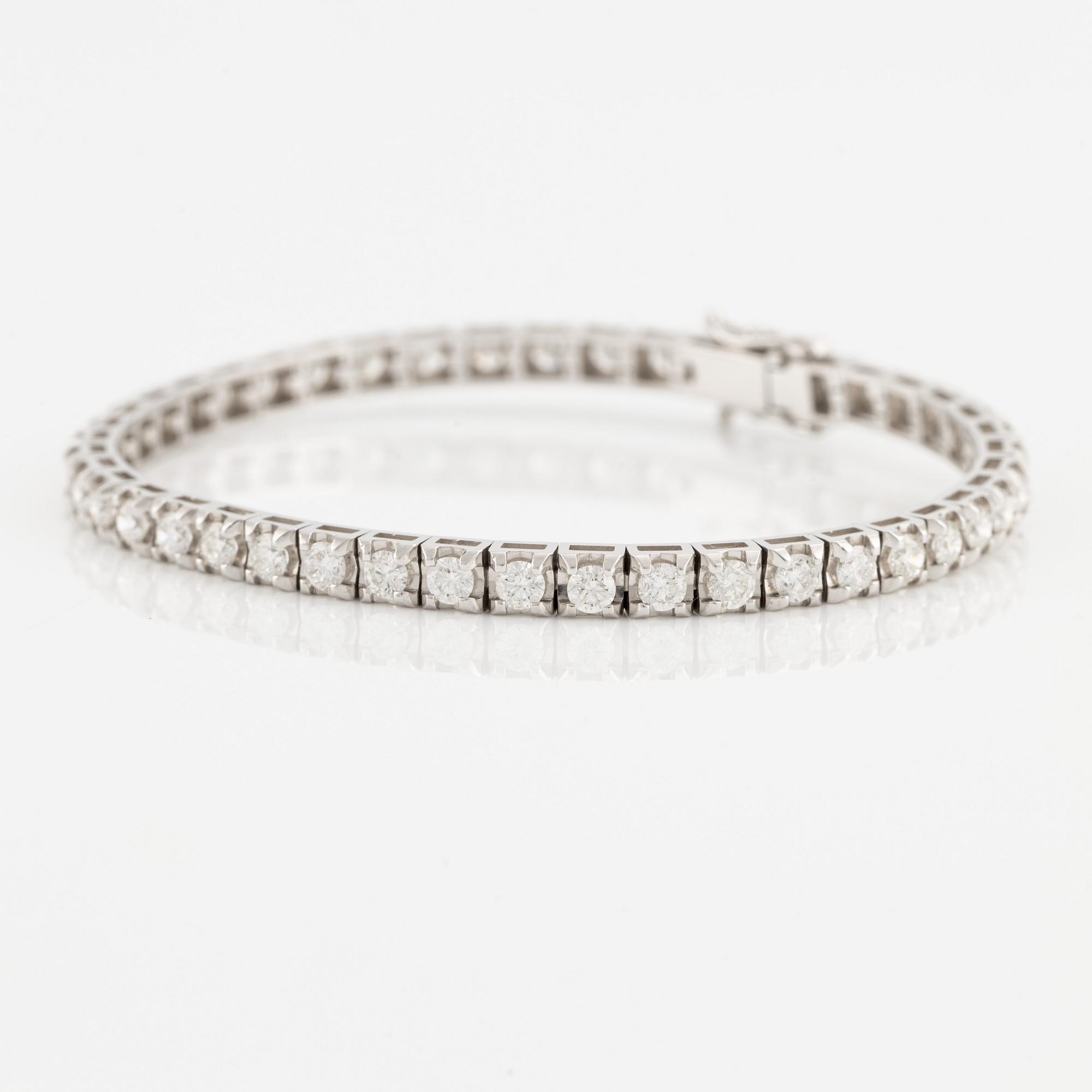 Tennis bracelet with brilliant-cut diamonds, including HRD report.