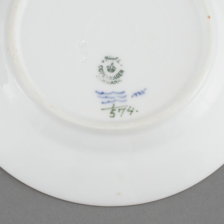 SERVISDELAR, 27 st, porslin, "Musselmalet", Royal Copenhagen, Danmark, 1900-talets andra hälft.