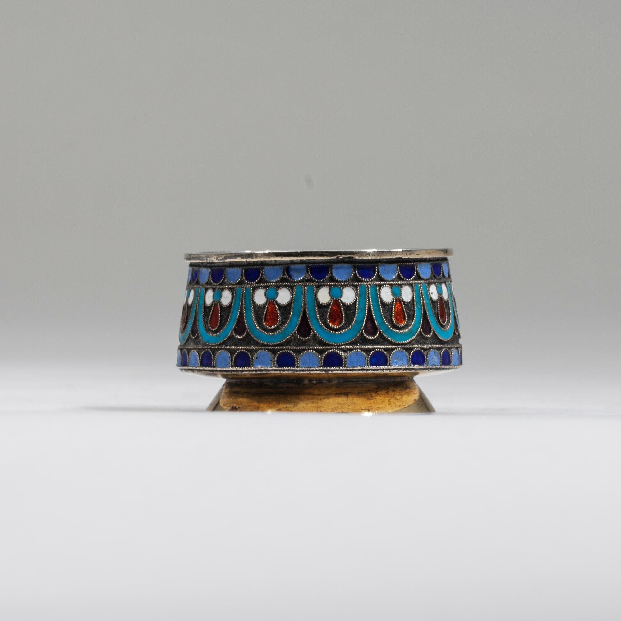 SALTKAR, silver och emalj, Ryssland, Moskva 1891.