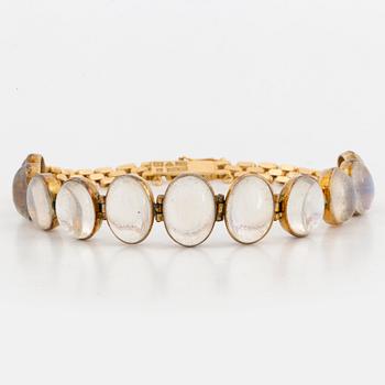 18K gold and cabochon-cut moonstone bracelet.