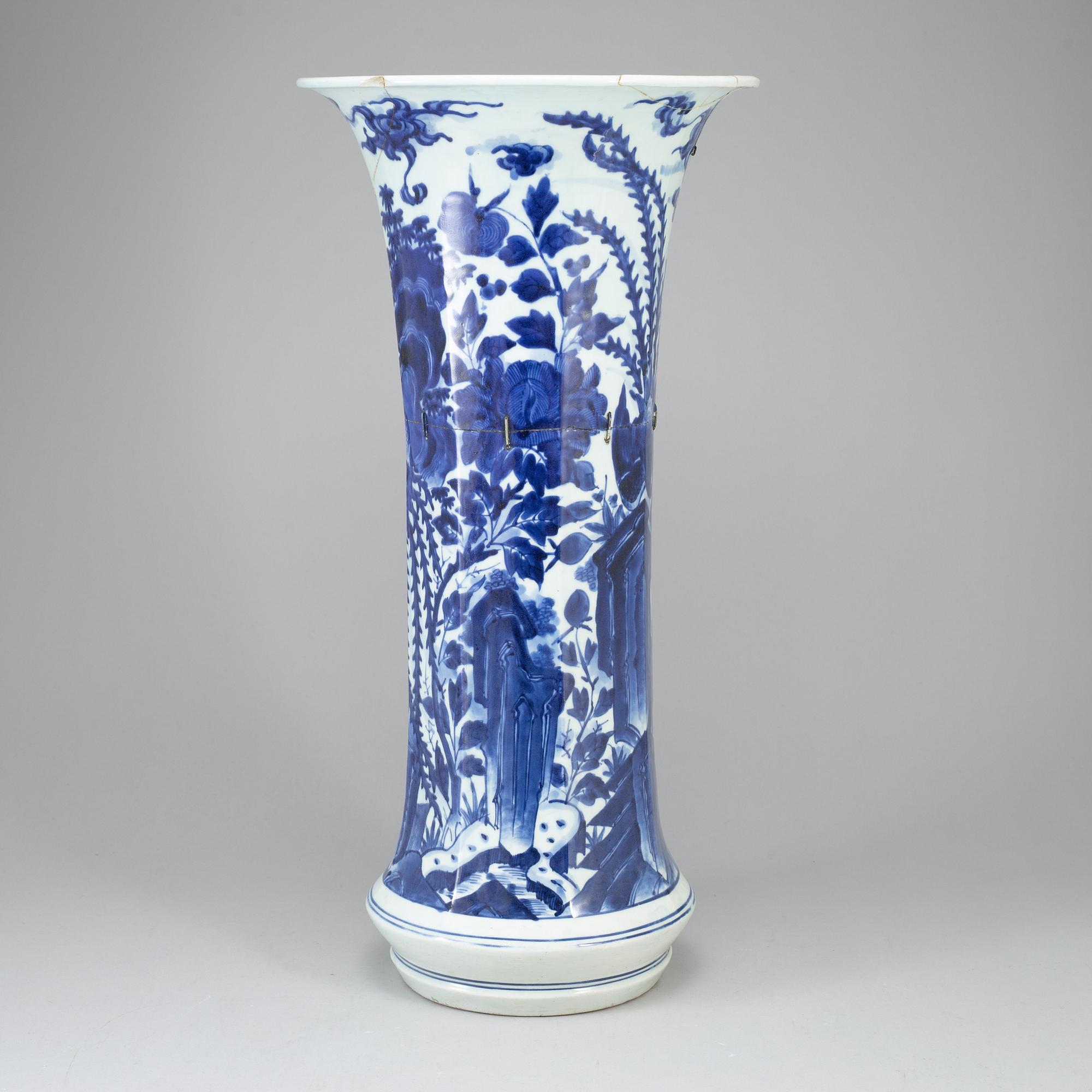 VAS, porslin. Japan, Genroku, omkring 1700.