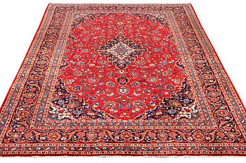 A Kashan carpet, c. 390 x 252 cm.