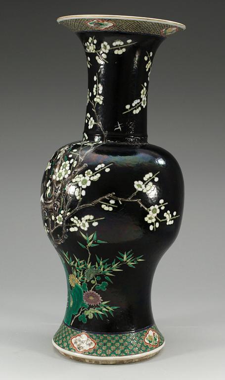 VAS, porslin. Sen Qing dynasti (1644-1912).
