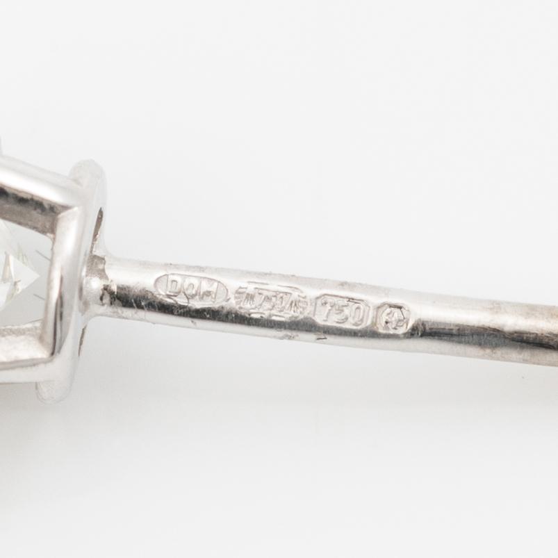 Earrings, a pair, 18K white gold set with round brilliant-cut diamonds totalling 1.03 ct, accompanied by a GIA dossier.