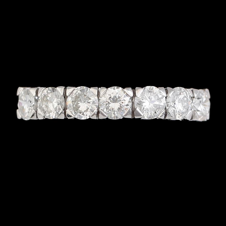 RING, 18K vitguld, briljantslipade diamanter tot ca 1.17 ct. Vikt ca 4 g.