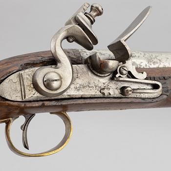 Flintlåspistoler 2 st, brittiska, omkring år 1800.