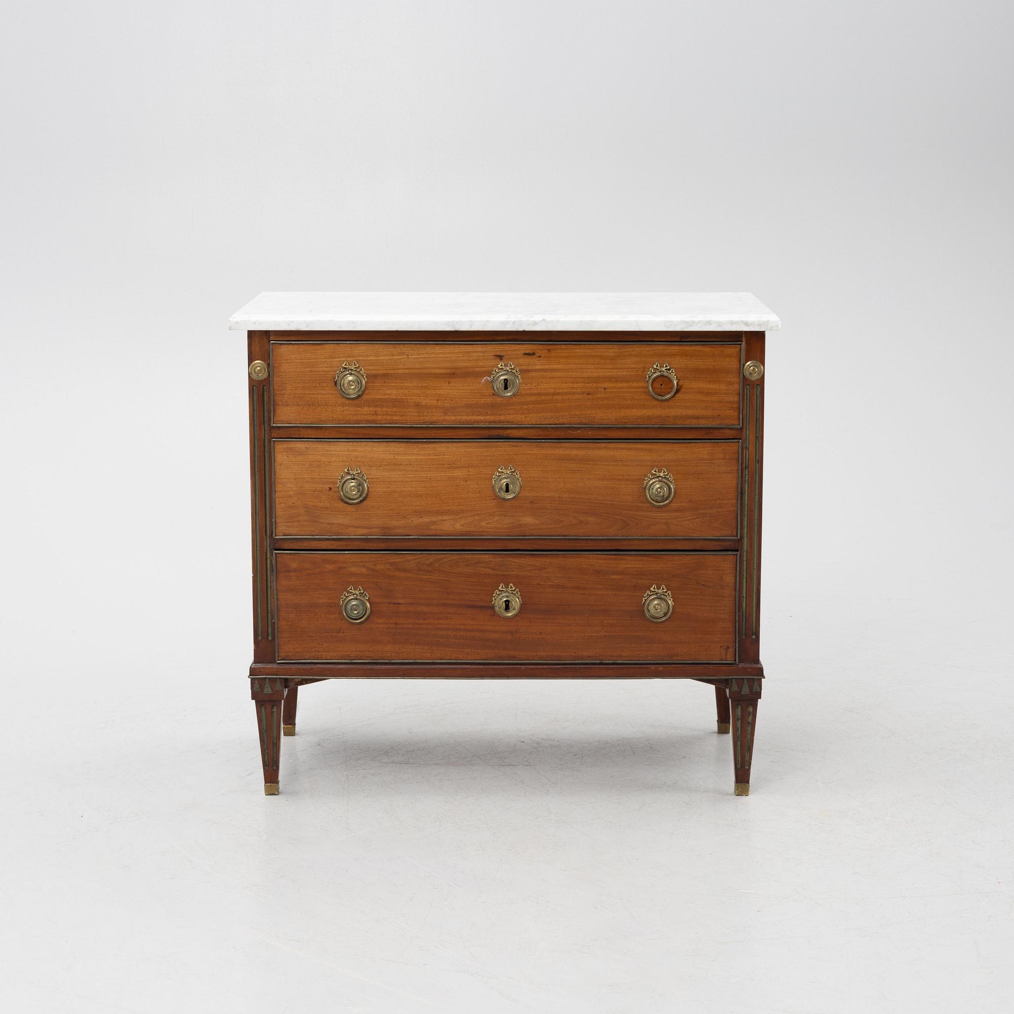 Byrå, gustaviansk, omkring år 1800.