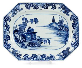 591. A blue and white large serving dish, Qing dynasty. Qianlong (1736-95).