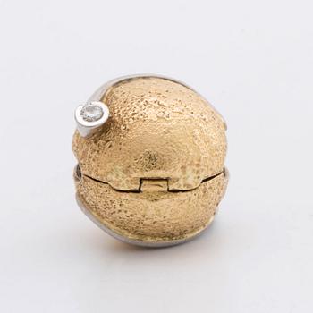 LYNGGAARD lås 18K guld och vitguld m 2 briljanter ca 0,10 ct totalt.