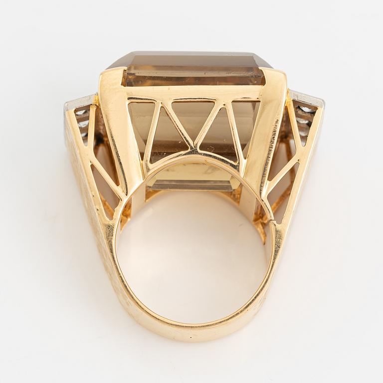 An 18K gold ring set with faceted quartz and old-cut diamons.