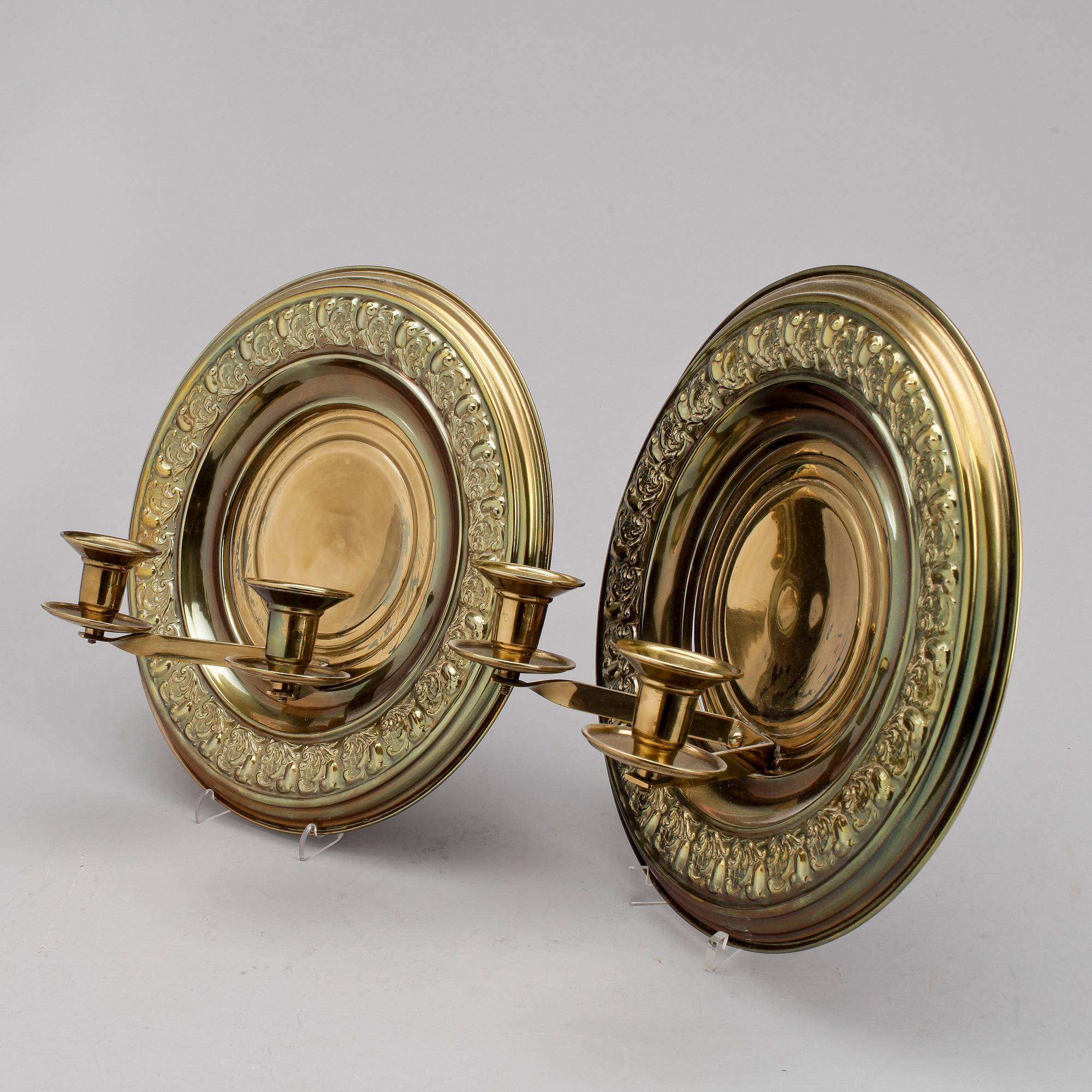 LJUSPLÅTAR, ett par. Mässing. 1900-tal.