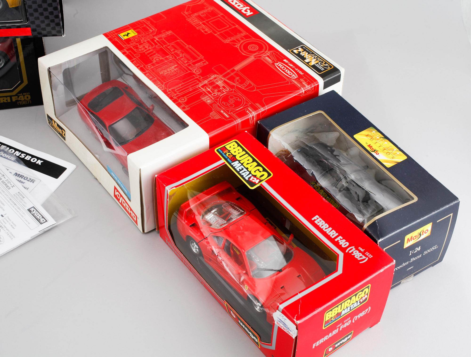 LEKSAKSBILAR, 7 delar, bl.a Kyosho radiostyrd Ferrari, 1900-talets andra hälft.