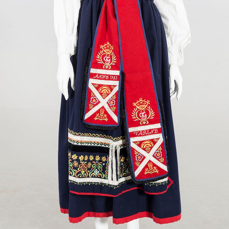 FOLKDRÄKT, Värend, Småland 1983 8 dlr.