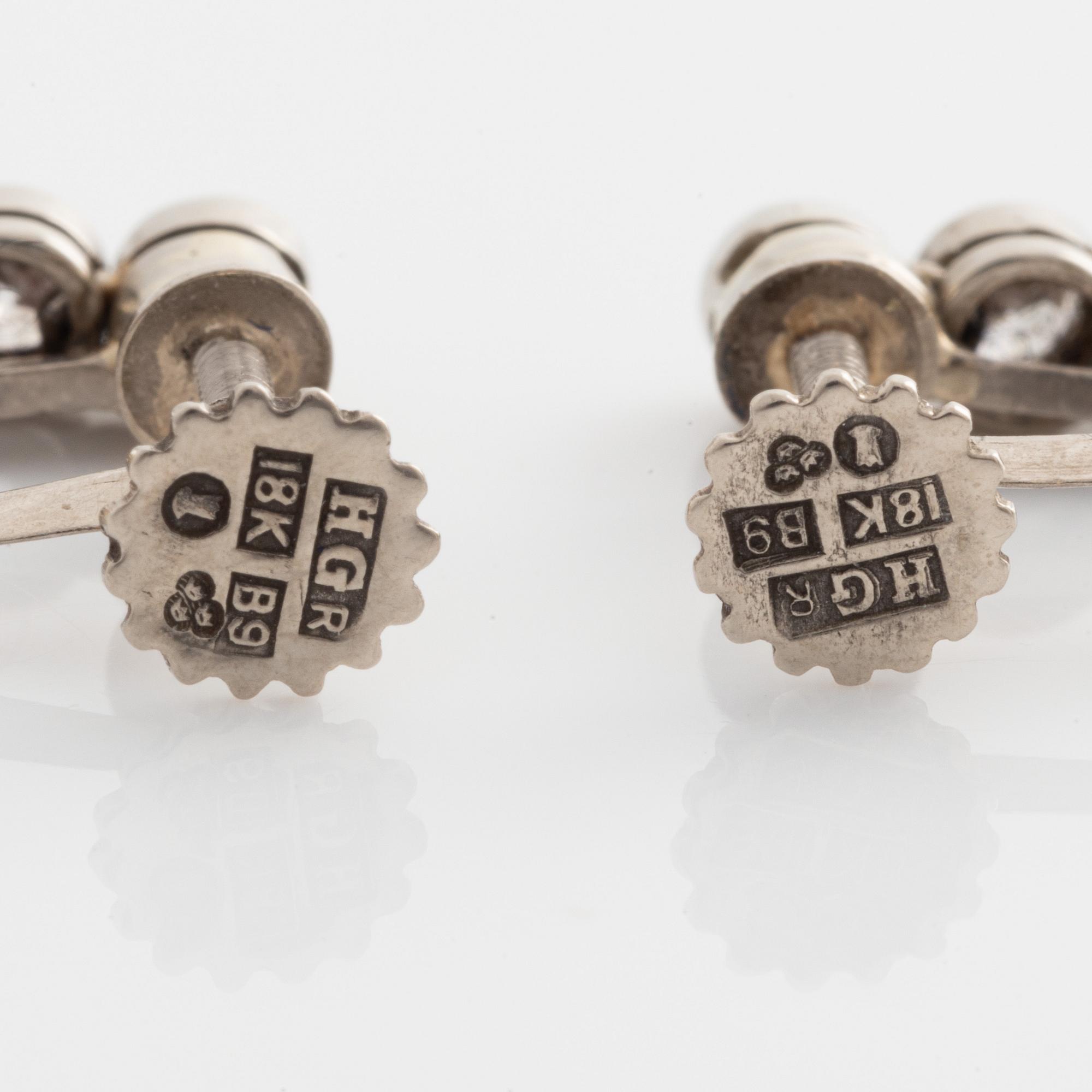 A pair of earrings in 18K white gold with round brilliant-cut diamonds and cultured pearls.