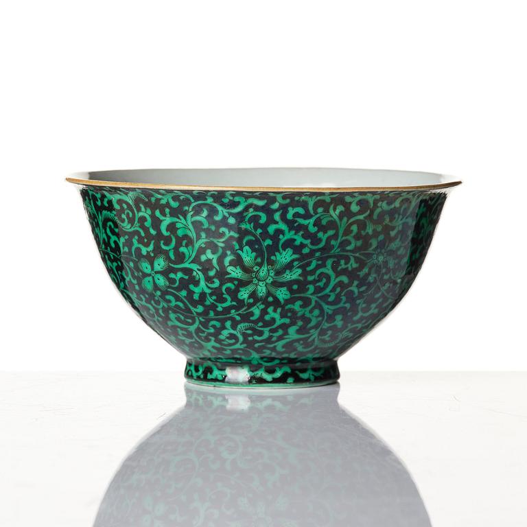 Skål, porslin. Qingdynastin med Qianlongs märke.