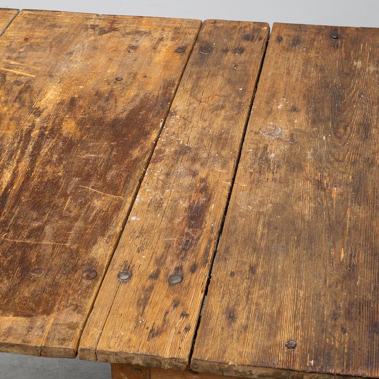 An 18th century gateleg table.