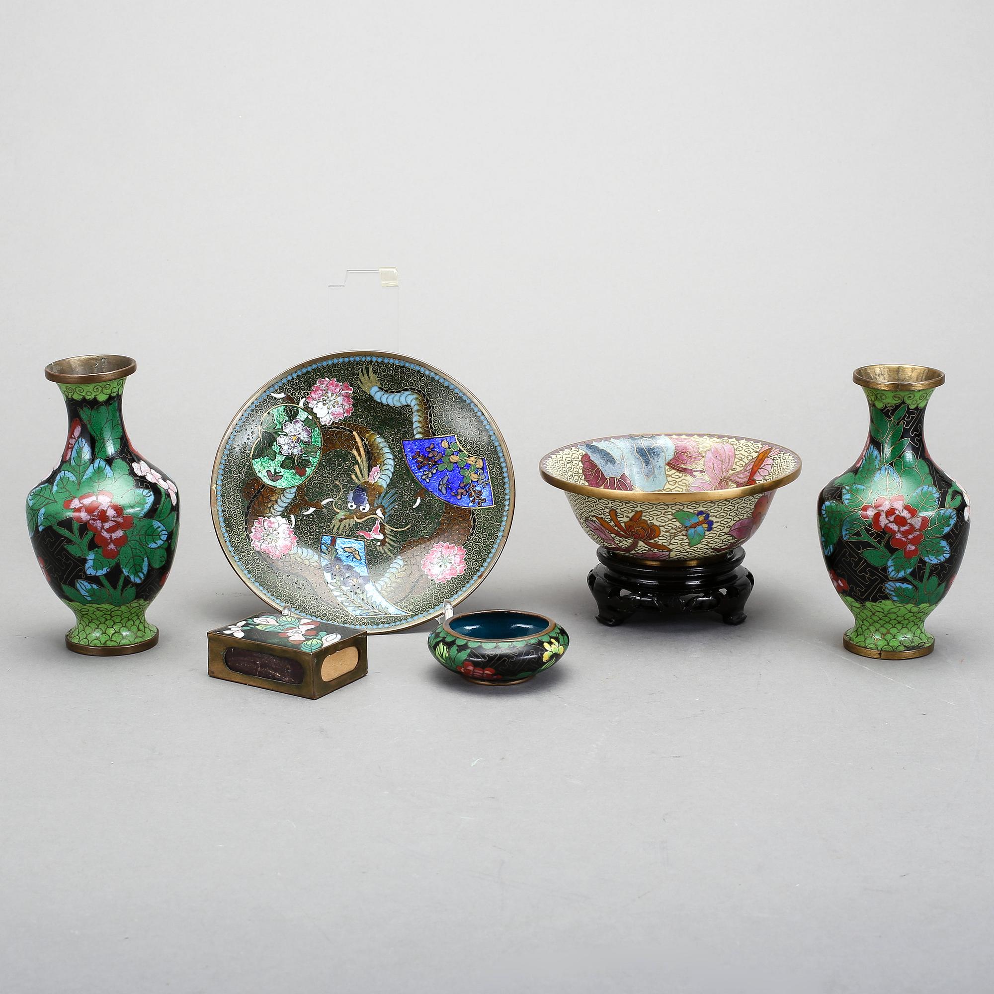 PARTI CLOISONNE,  8 delar, omkring 1900-tal, mestadels Kina.