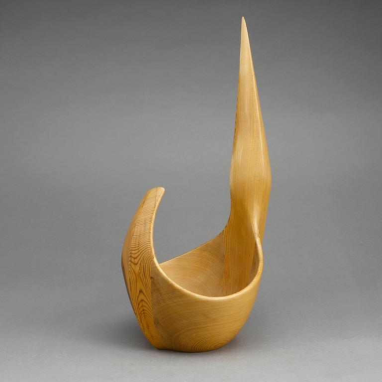 SKÅL, snidad och skulpterad furu, Johnny Mattsson, monogramsignerad, 1950/60-tal.