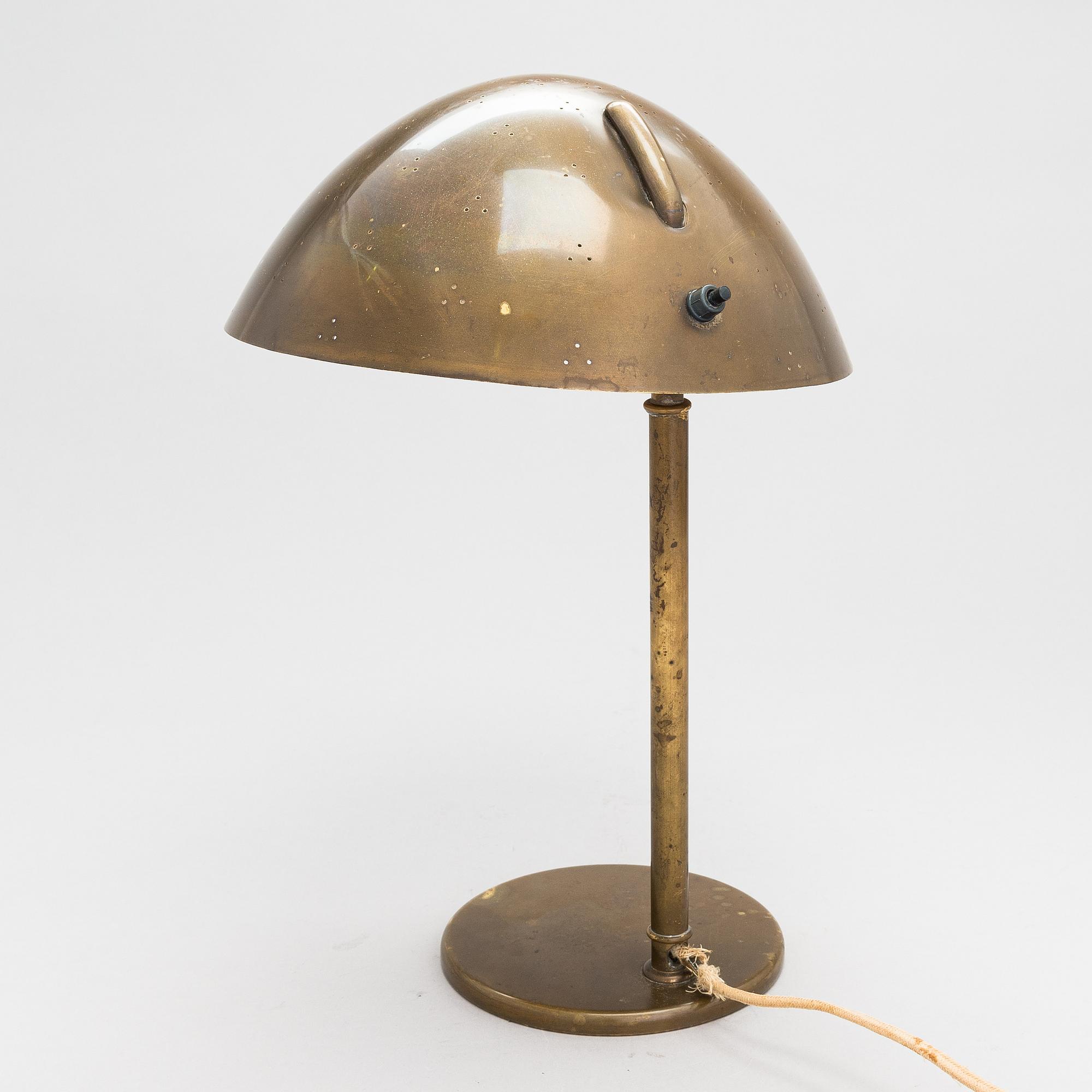 Paavo Tynell, pöytävalaisin, malli 9209, Taito Oy 1940-luku.