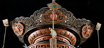 A rare Chinese horn and lacquer lantern, Qing dynasty, presumably late 18th or early 19th Century.