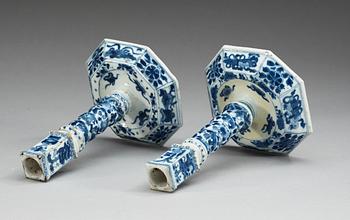 A pair of blue and white candlesticks, Qing dynasty, Kangxi (1662-1722).