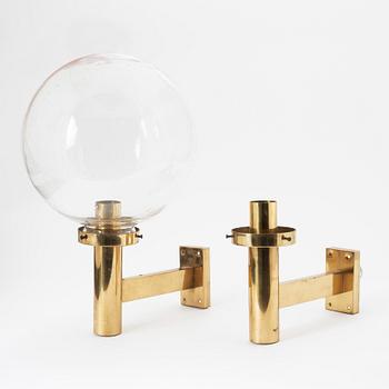 A pair of brass wall lights, model no 4322, from Nordiska Kompaniet, mid/second half of the 20th century.