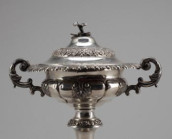 SOCKERSKÅL PÅ FOT, silver, senempire, Carl Nyström, Stockholm 1845. Vikt ca 585 gram.