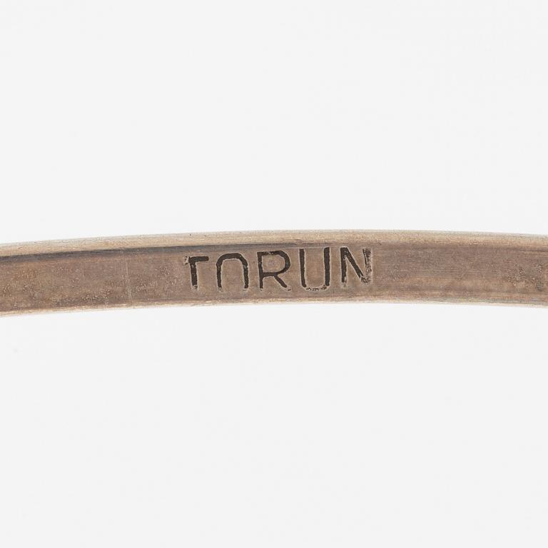 Vivianna Torun Bülow-Hübe, collier och örhängen, silver med lila-aprikosa glasdroppar.