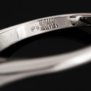 Ring platina med en smaragdslipad diamant.