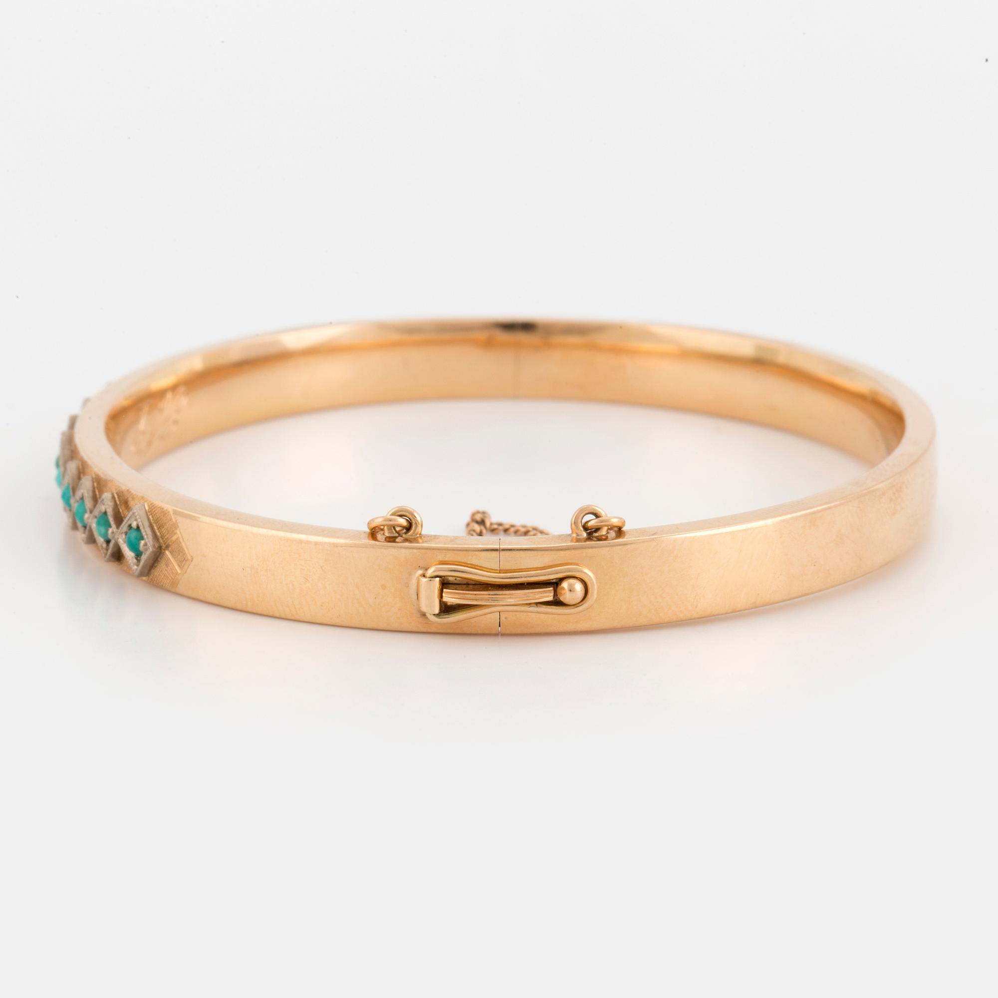 ARMRING med cabochonslipade turkoser.