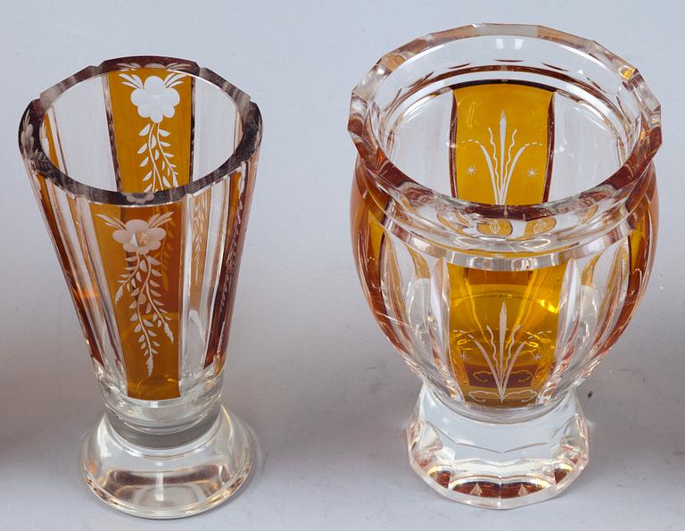 VASER, 6 st, glas, bl a Böhmen, 1900-talets första hälft.