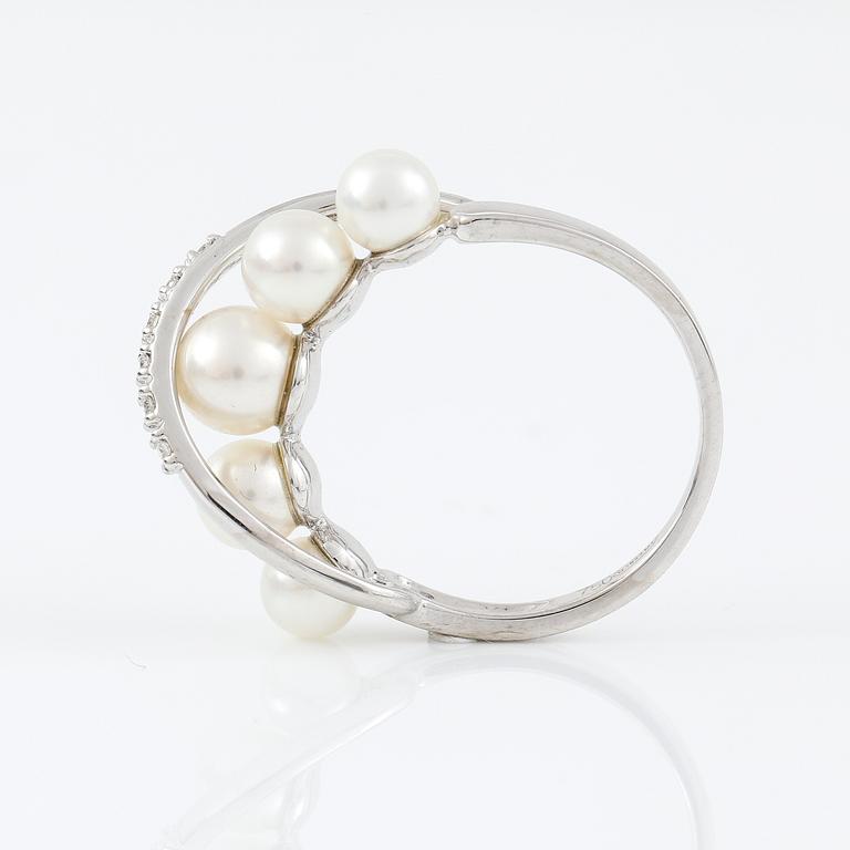 RING, Bliss, Italien, 18K vitguld med 5 pärlor och diamanter ca 0.06ct.