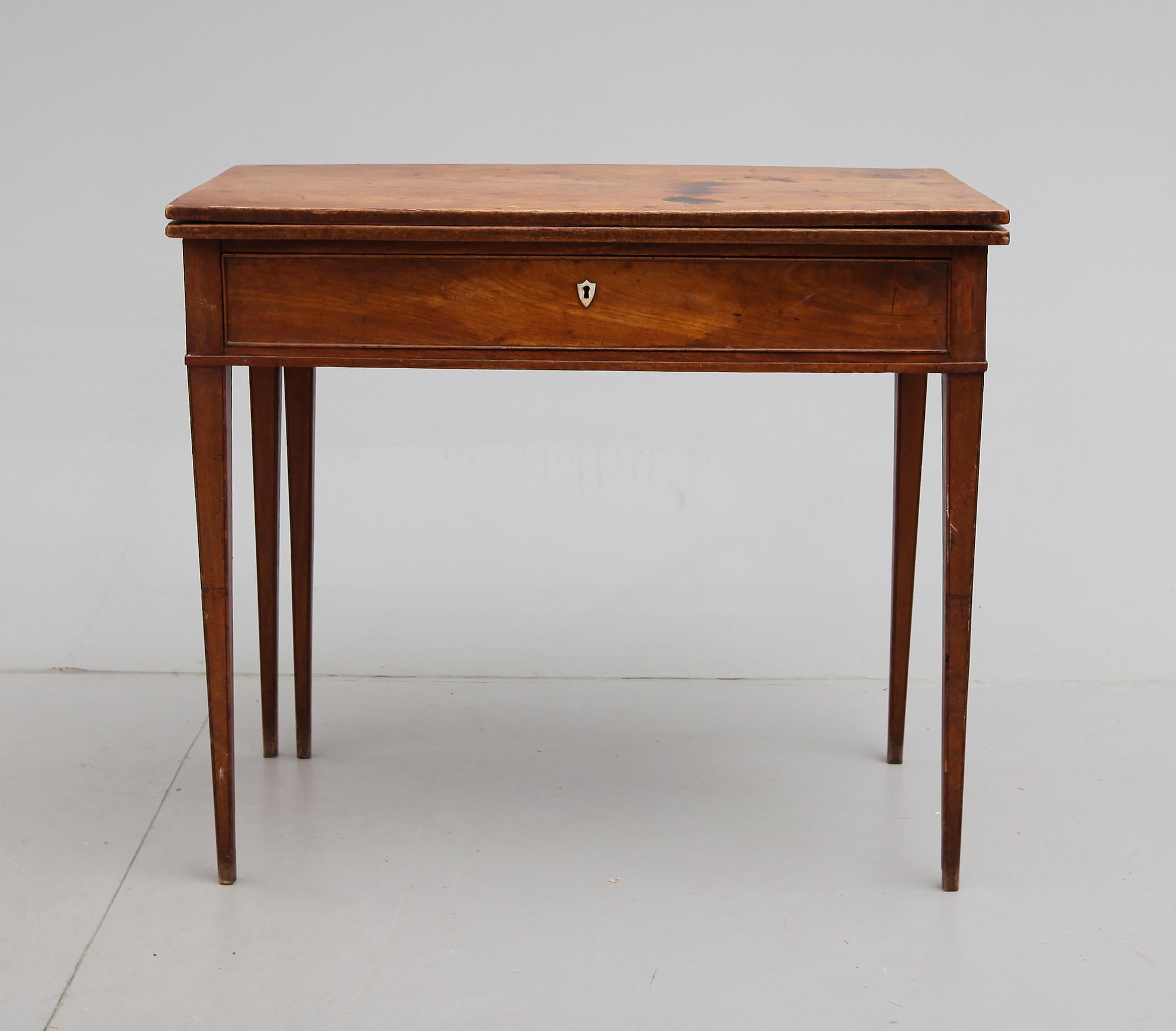SPELBORD, sengustavianskt, omkring år 1800.