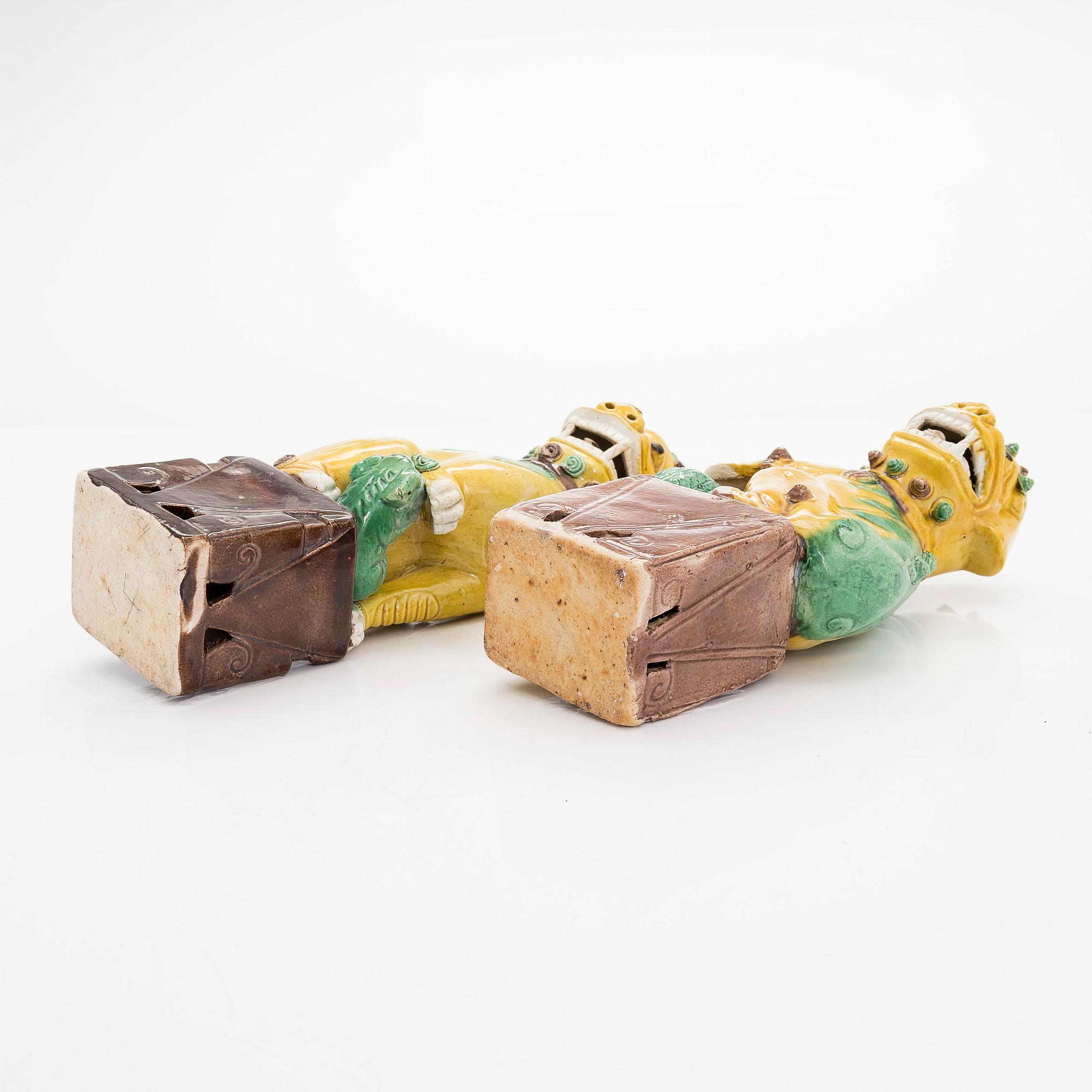 A set of two Chinese buddhist lions, 20th century.