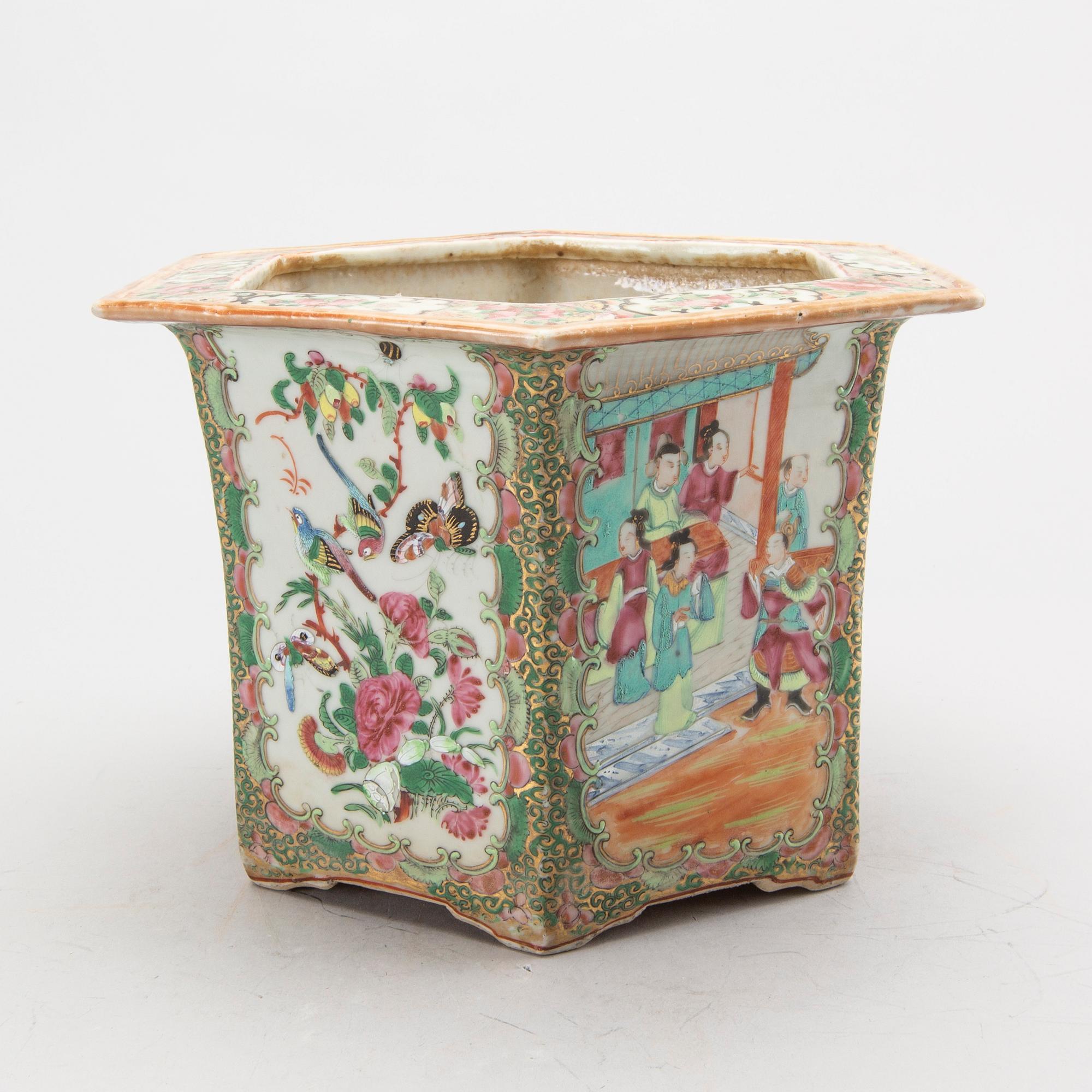 A Chinese 19th century Kanton porcelain urn.