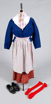 FOLKDRÄKT, Skedevi, Östergötland.