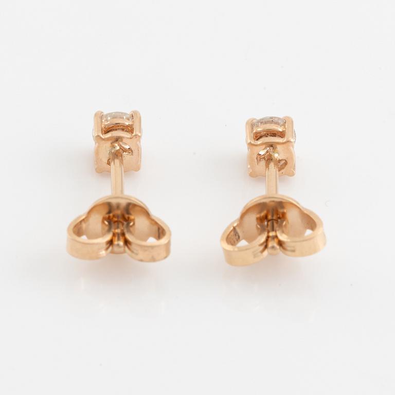 Brilliant cut diamond stud earrings, total ca 0,38 ct.