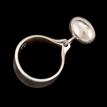 A sterling silver ring by VIVIANNA TORUN BÜLOW-HÜBE for Georg Jensen, after 1945.