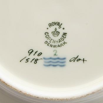 A dinner service, 98 pcs "Frijsenborg" Royal Copenhagen porcelain.