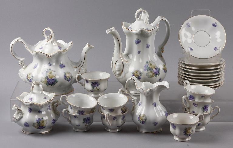 TESERVIS, 13 delar, porslin. Carl Tielsch. 1800-talets slut.