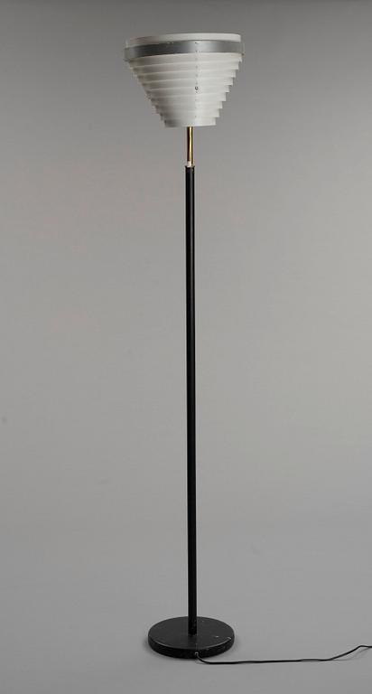Alvar Aalto, GOLVLAMPA.