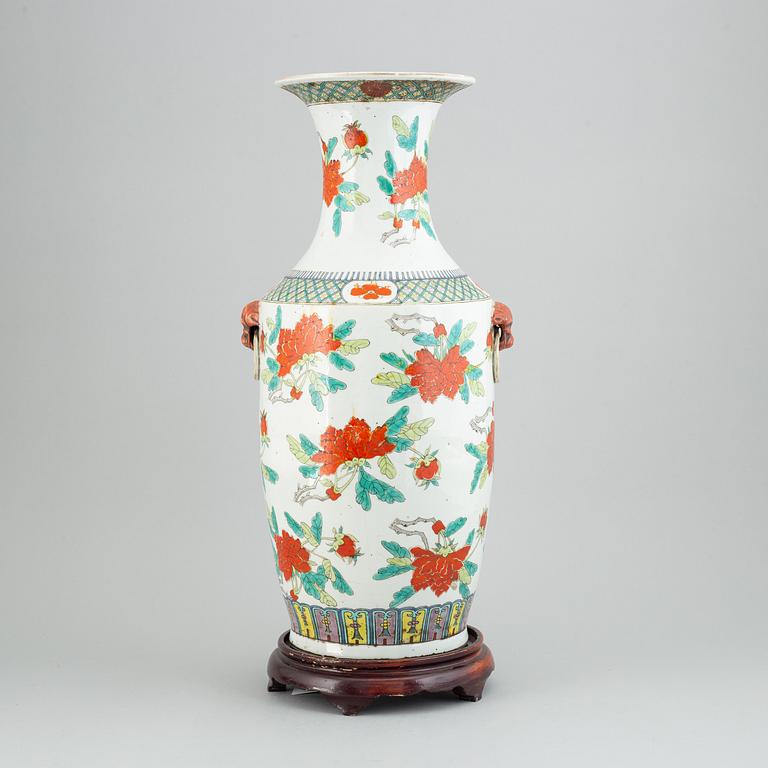 A large famille rose floor vase, early 20th century.