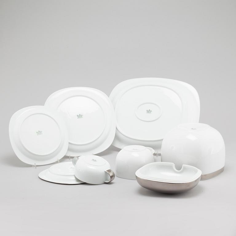 21 pieces of "Suomi" porcelain table ware, designed in 1976 by Timo Sarpaneva for Rosenthal.