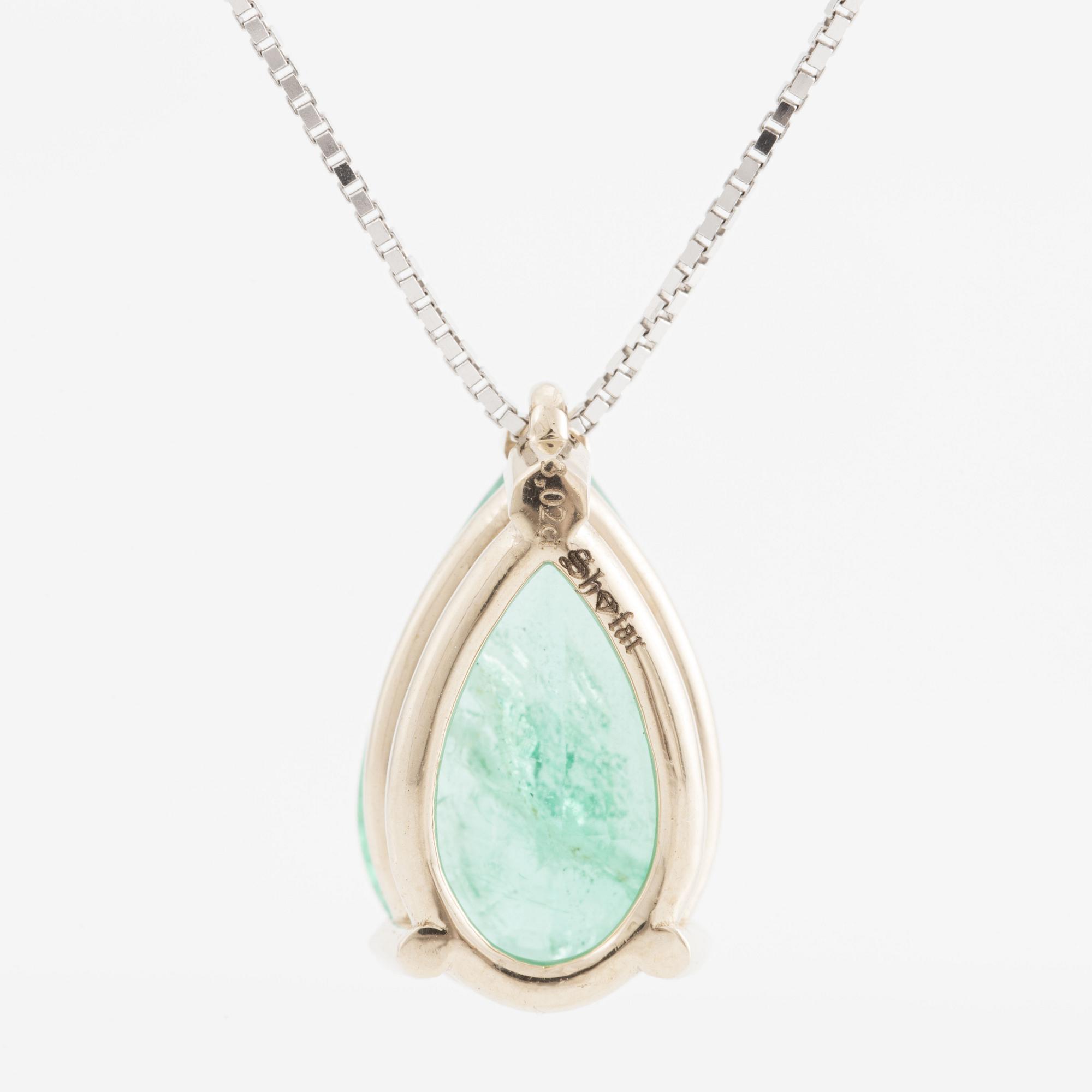 Pendant with chain. 18K gold and white gold with a drop-shaped emerald.