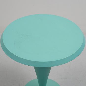 PHILIPPE STARCK, a "Miss Balù" table and a pair of "Dr Glob" chairs, Kartell.