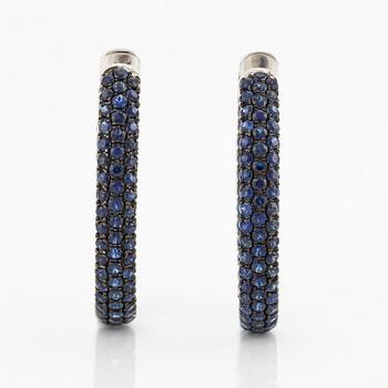 Creole earrings, 18K white gold with sapphires.